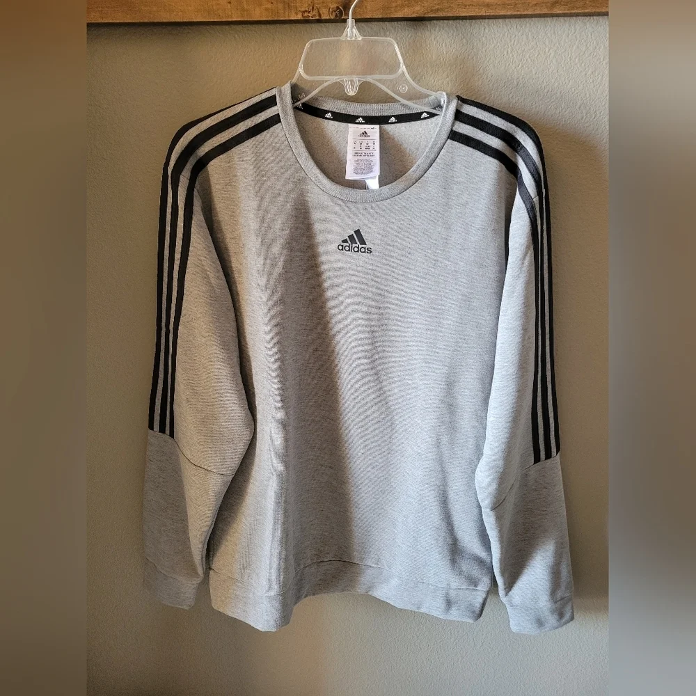 Adidas crewneck sweatshirt M NWT New Stripes Classic Gorpcore Gift Travel Sporty